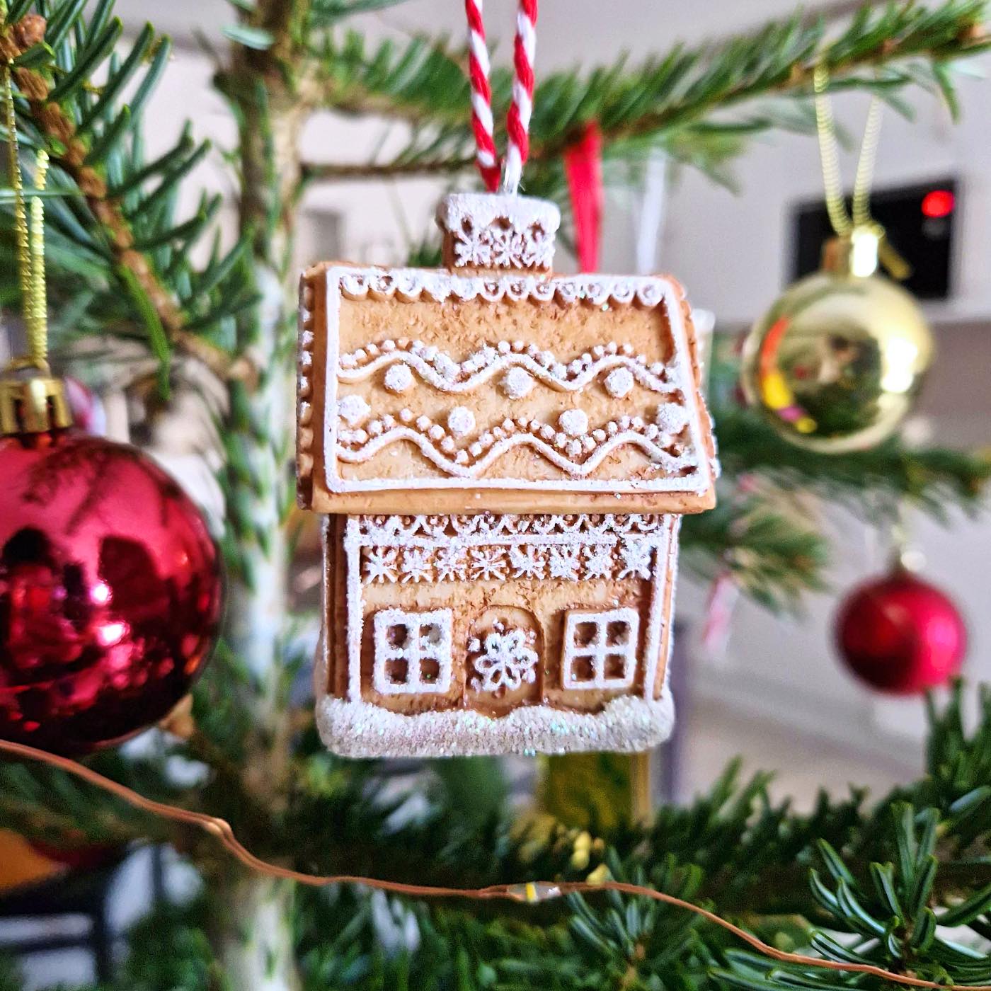 christmas gingerbread house tree decoration 